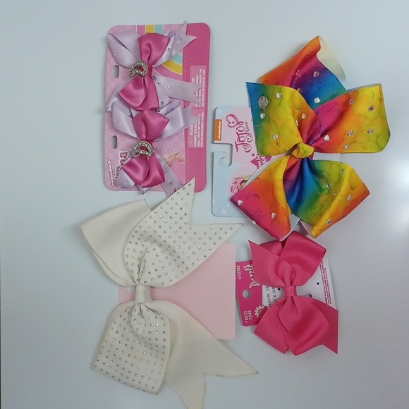 3/$25  Set of hair accessories - Picture 1 of 9